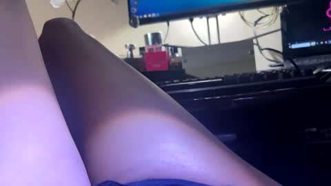 im KIM new girl to spoil online show from 21, 2, 2025