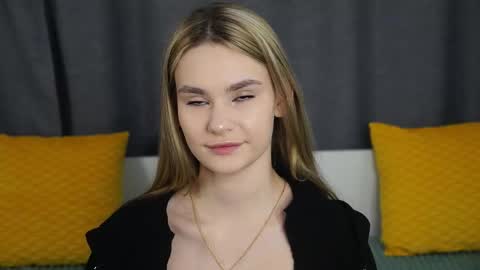 Snapshot of cum_dynasty chatting on 20, 10, 2025 Naomi online show from 20, 10, 2025