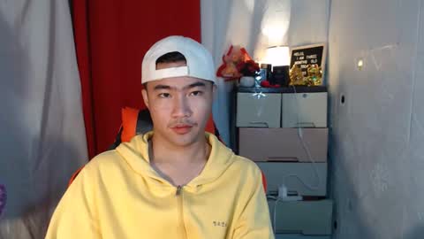 Snapshot of cumhavefun25 chatting on 18, 10, 2025 ask me online show from 18, 10, 2025