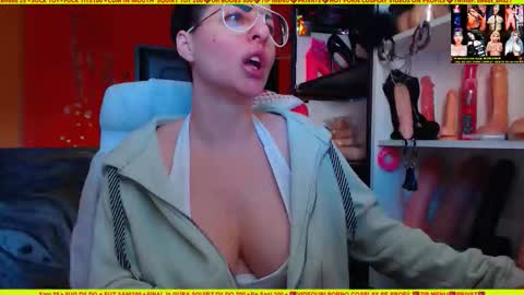 Snapshot of cuminmenowbby chatting on 24, 10, 2025 cuminmenowbby online show from 24, 10, 2025