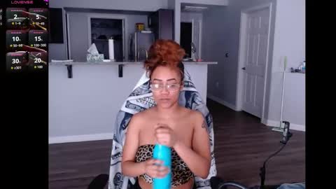 Snapshot of cumplzqueen chatting on 8, 6, 2026 Nia Reese online show from 8, 6, 2026