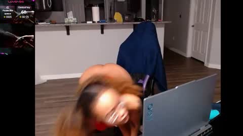 Snapshot of cumplzqueen chatting on 27, 6, 2026 Nia Reese online show from 27, 6, 2026
