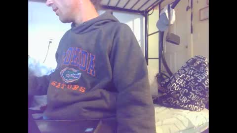 Snapshot of cumslutboi27 chatting on 24, 10, 2025 cumslutboi27 online show from 24, 10, 2025