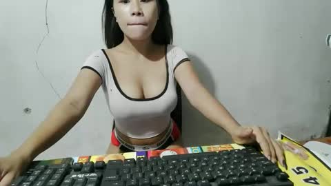 Snapshot of cumwhore4uxox chatting on 19, 4, 2026 cumwhore4uxox online show from 19, 4, 2026