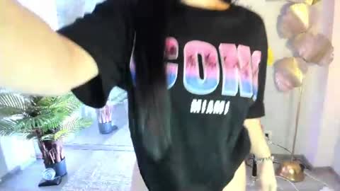 cupcake_izzy online show from 21, 6, 2026