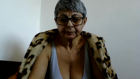 Snapshot of cuplu4346529860 chatting on 2, 1, 2025 couple online show from 2, 1, 2025