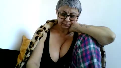 Snapshot of cuplu4346529860 chatting on 8, 3, 2025 couple online show from 8, 3, 2025