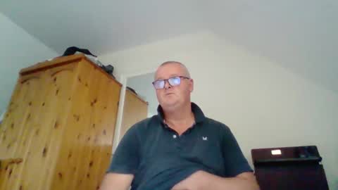 Snapshot of curiousax77 chatting on 14, 10, 2025 curiousax77 online show from 14, 10, 2025