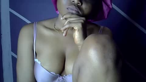 Snapshot of curly_b chatting on 1, 10, 2025 curly b online show from 1, 10, 2025