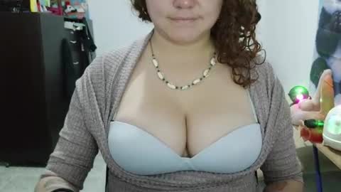 Snapshot of curly_greeneyed chatting on 13, 6, 2026 Vannesa online show from 13, 6, 2026