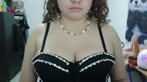 Snapshot of curly_greeneyed chatting on 26, 6, 2026 Vannesa online show from 26, 6, 2026