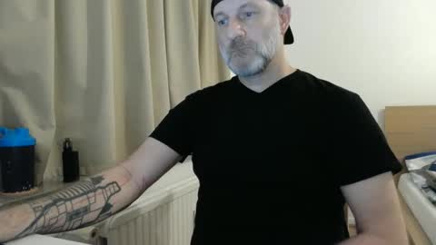 Snapshot of curman85 chatting on 11, 1, 2025 Curman85 online show from 11, 1, 2025