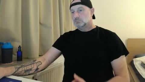 Snapshot of curman85 chatting on 3, 10, 2025 Curman85 online show from 3, 10, 2025