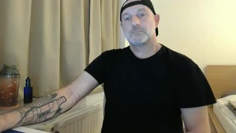 Snapshot of curman85 chatting on 18, 10, 2025 Curman85 online show from 18, 10, 2025