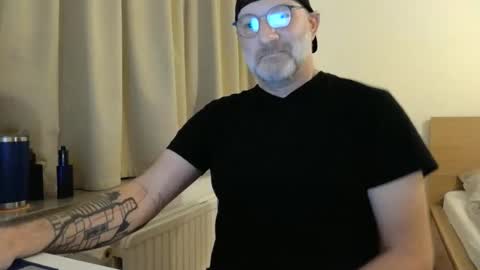 Snapshot of curman85 chatting on 1, 2, 2026 Curman85 online show from 1, 2, 2026