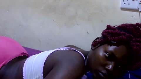 Snapshot of curvy_queen12 chatting on 15, 7, 2026 curvy_queen12 online show from 15, 7, 2026