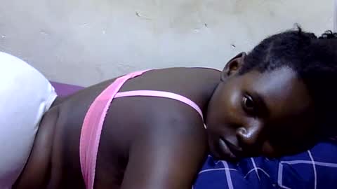 Snapshot of curvy_queen12 chatting on 29, 7, 2026 curvy_queen12 online show from 29, 7, 2026