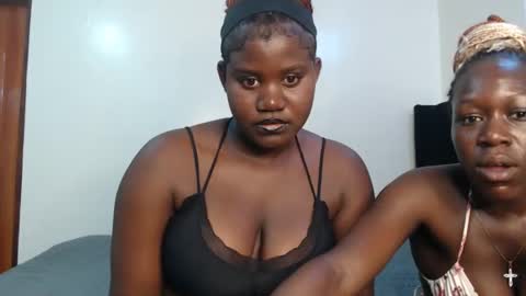 Snapshot of curvy_queen2 chatting on 27, 3, 2026 queen online show from 27, 3, 2026