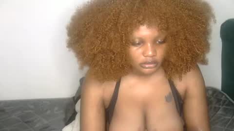 Snapshot of curvy_vee chatting on 17, 7, 2026 vee online show from 17, 7, 2026