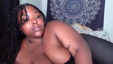 Snapshot of curvybcelinemixe chatting on 17, 10, 2025 Cline online show from 17, 10, 2025