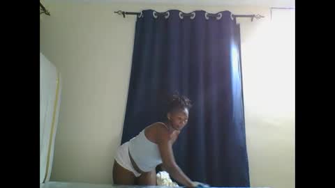 Snapshot of curvybootyj chatting on 4, 2, 2025 CuteJJudy online show from 4, 2, 2025