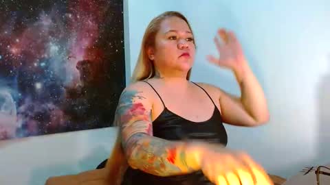 Snapshot of curvycherry4u chatting on 29, 10, 2025 C H E R R Y online show from 29, 10, 2025