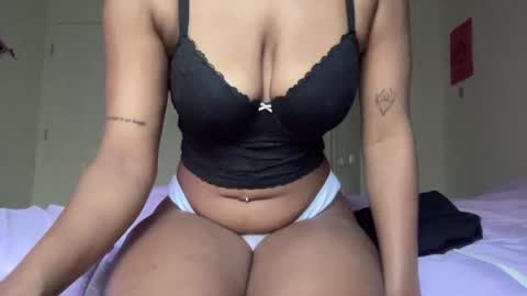 Curvycutie18 online show from 9, 1, 2025