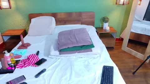 Snapshot of curvyebonyy_ chatting on 18, 12, 2025 Danna online show from 18, 12, 2025