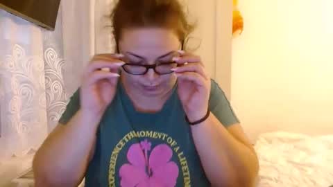 Snapshot of curvymomylore chatting on 27, 11, 2025 Lore online show from 27, 11, 2025