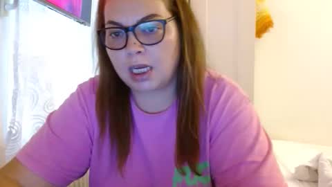 Snapshot of curvymomylore chatting on 19, 5, 2026 Lore online show from 19, 5, 2026