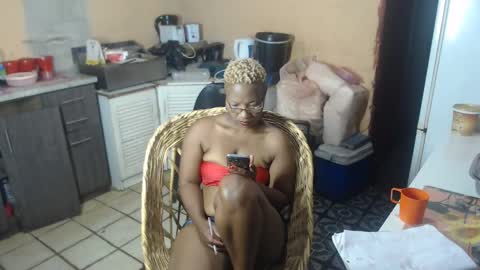 Snapshot of curvypear76x chatting on 6, 12, 2024 curvypear76x online show from 6, 12, 2024