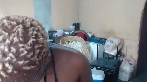 Snapshot of curvypear76x chatting on 2, 1, 2025 curvypear76x online show from 2, 1, 2025