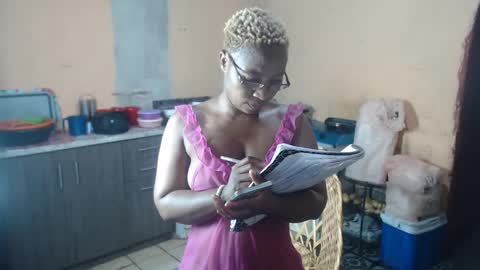Snapshot of curvypear76x chatting on 3, 1, 2025 curvypear76x online show from 3, 1, 2025