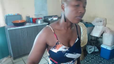 Snapshot of curvypear76x chatting on 7, 1, 2025 curvypear76x online show from 7, 1, 2025