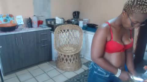 Snapshot of curvypear76x chatting on 23, 1, 2025 curvypear76x online show from 23, 1, 2025