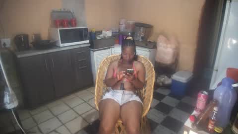 Snapshot of curvypear76x chatting on 23, 10, 2025 curvypear76x online show from 23, 10, 2025