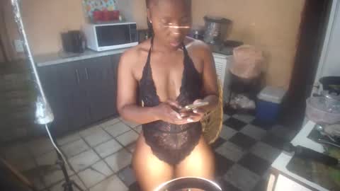 Snapshot of curvypear76x chatting on 25, 10, 2025 curvypear76x online show from 25, 10, 2025