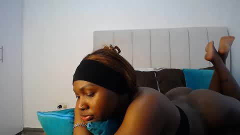 Snapshot of cute_ass18 chatting on 16, 10, 2025 Liya online show from 16, 10, 2025