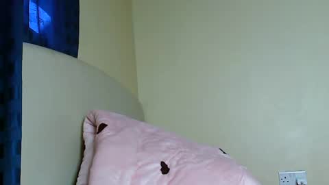 Snapshot of cute_beb2 chatting on 21, 1, 2025 V EE online show from 21, 1, 2025