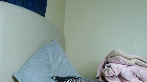 Snapshot of cute_beb2 chatting on 7, 2, 2025 V EE online show from 7, 2, 2025