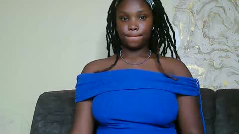 Snapshot of cute_beb2 chatting on 28, 2, 2025 V EE online show from 28, 2, 2025