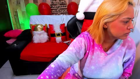 Snapshot of cute_elii chatting on 25, 12, 2024    Independent Model online show from 25, 12, 2024