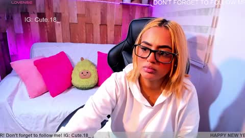 Snapshot of cute_elii chatting on 5, 1, 2025    Independent Model online show from 5, 1, 2025