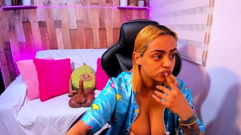 Snapshot of cute_elii chatting on 11, 1, 2025    Independent Model online show from 11, 1, 2025