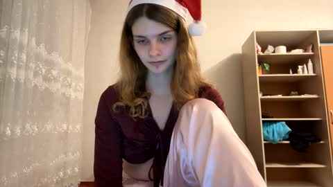 Snapshot of cute_kitte chatting on 4, 1, 2025 cute_kitte online show from 4, 1, 2025