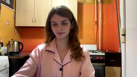 Snapshot of cute_kitte chatting on 6, 1, 2025 cute_kitte online show from 6, 1, 2025
