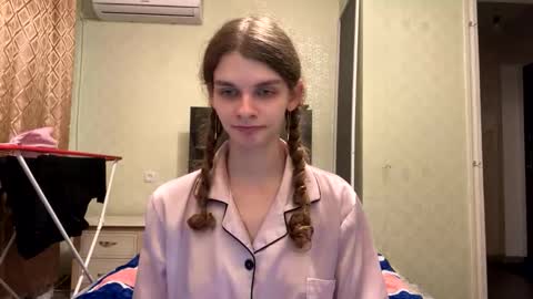 Snapshot of cute_kitte chatting on 2, 10, 2025 cute_kitte online show from 2, 10, 2025