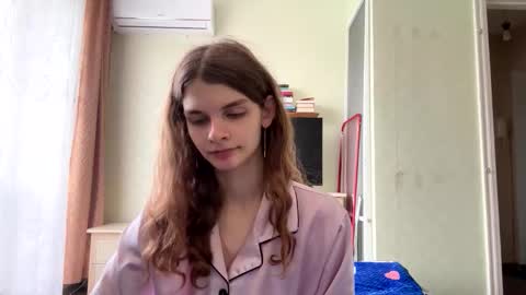 Snapshot of cute_kitte chatting on 3, 10, 2025 cute_kitte online show from 3, 10, 2025