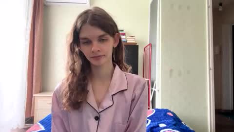 Snapshot of cute_kitte chatting on 4, 10, 2025 cute_kitte online show from 4, 10, 2025