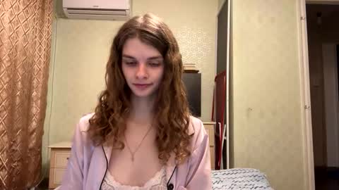 Snapshot of cute_kitte chatting on 18, 10, 2025 cute_kitte online show from 18, 10, 2025